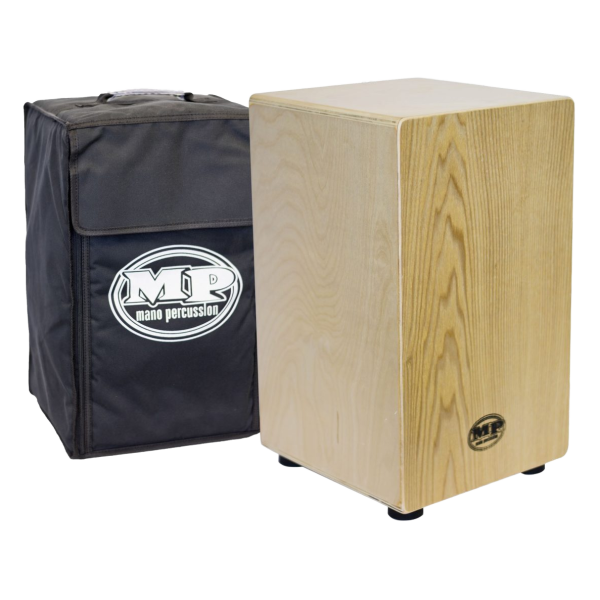 A Mano Percussion MP985M maple wooden cajon with a light wood grain finish, positioned beside a black carry bag featuring the white MP Mano Percussion logo.