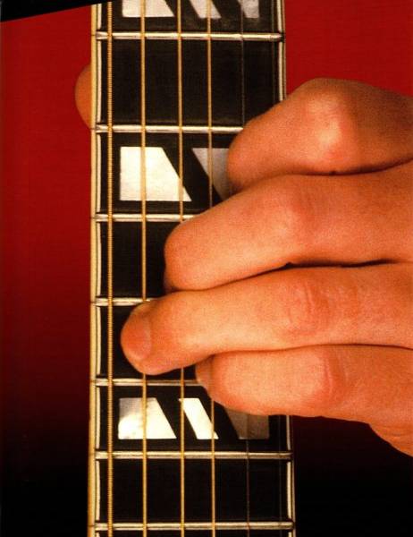 GUITAR CASE CHORD BOOK IN FULL COLOUR